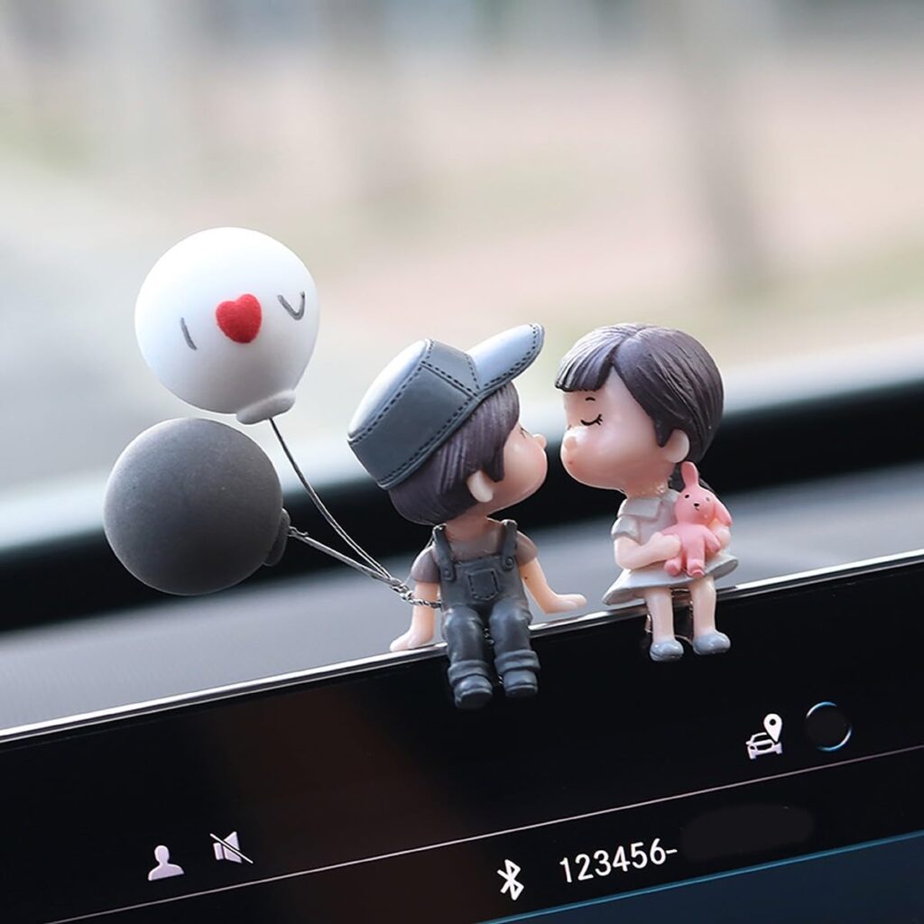 sitting love couple for dash decor